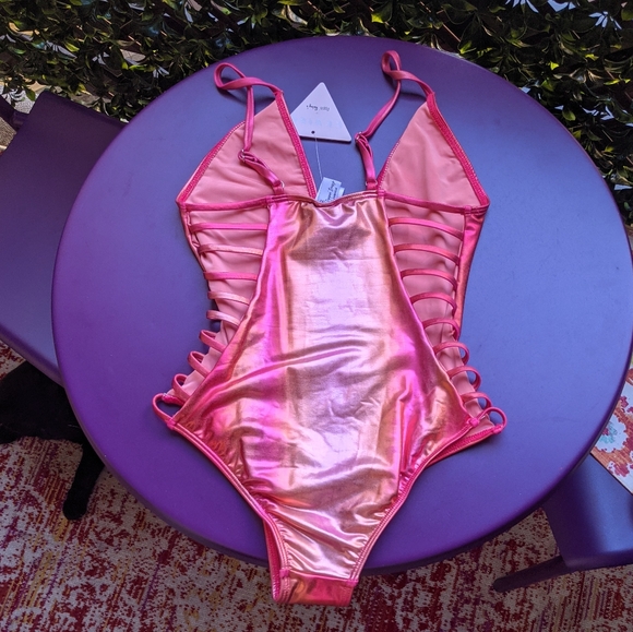 dippin' daisies swimsuit - Picture 2 of 4